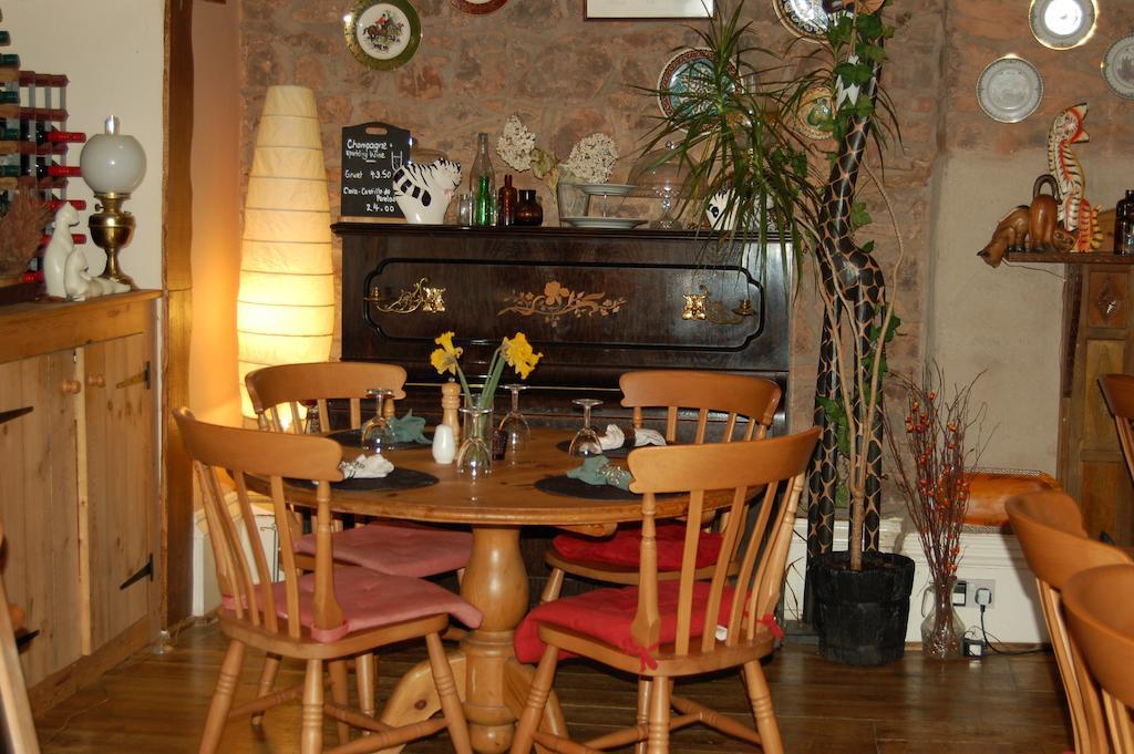 The Mitre Inn Witheridge Esterno foto