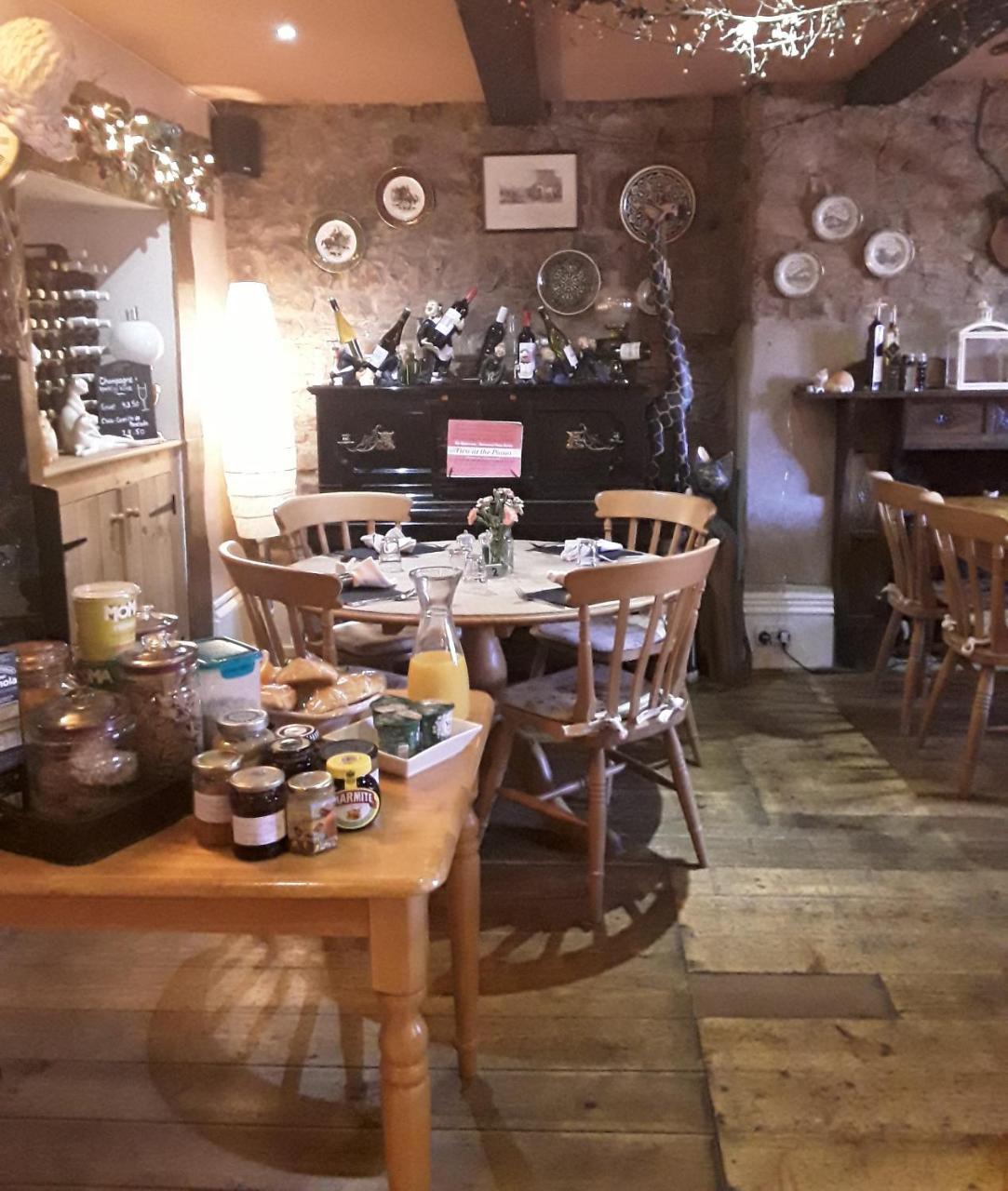 The Mitre Inn Witheridge Esterno foto